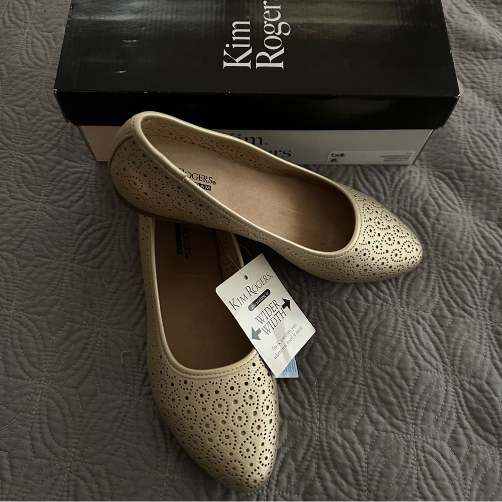 NIB Women’s 7.5 Kim Rogers Champagne Gold Bethanie Flats